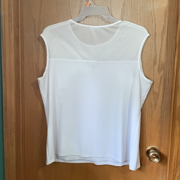 Sleeveless top - upper part is mesh - lower part silky t-shirt material - Picture 2 of 4